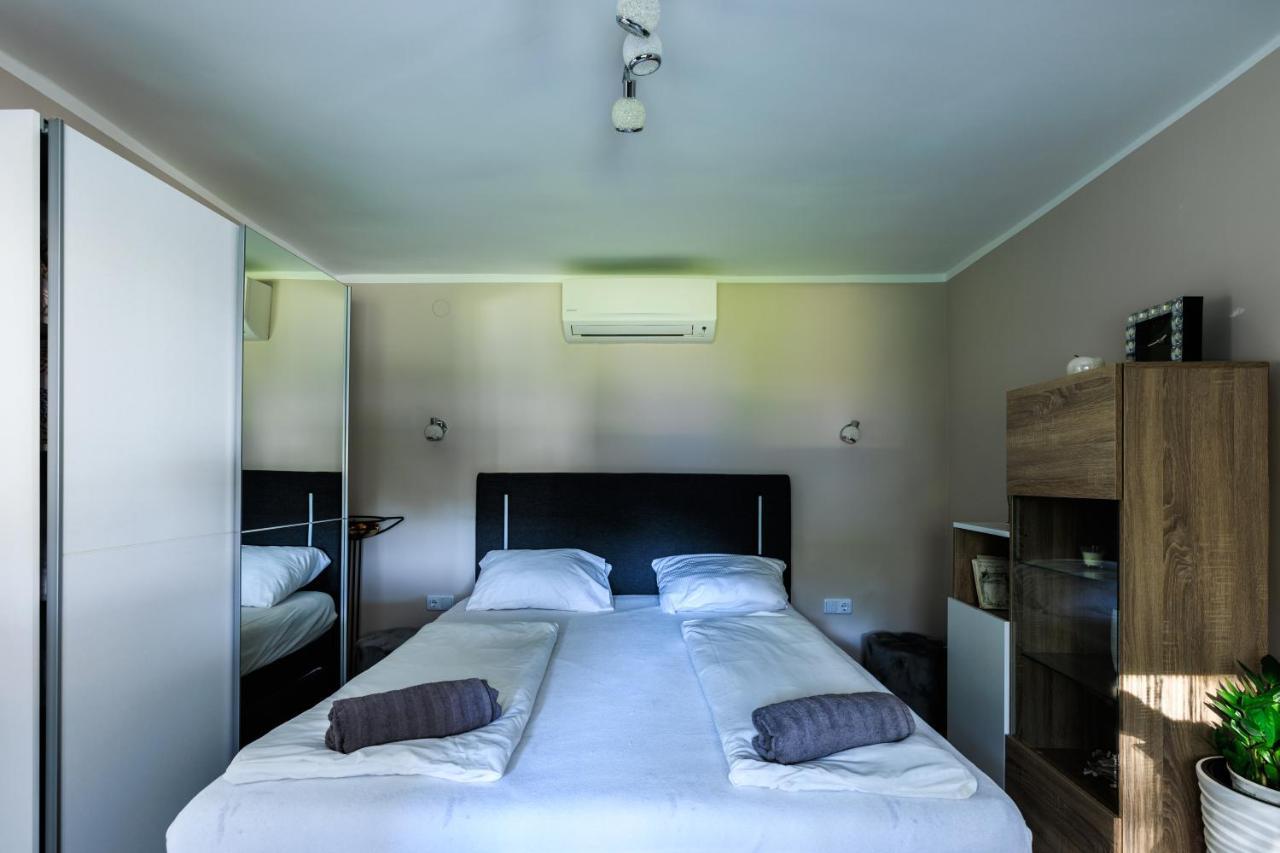 Fekete Orchidea Apartman Balatonkenese Exterior foto