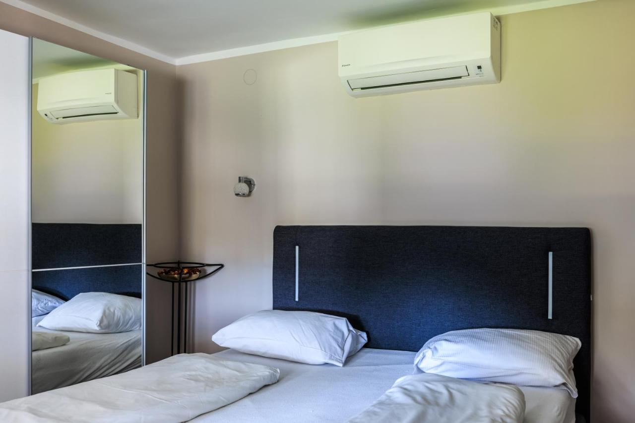 Fekete Orchidea Apartman Balatonkenese Exterior foto
